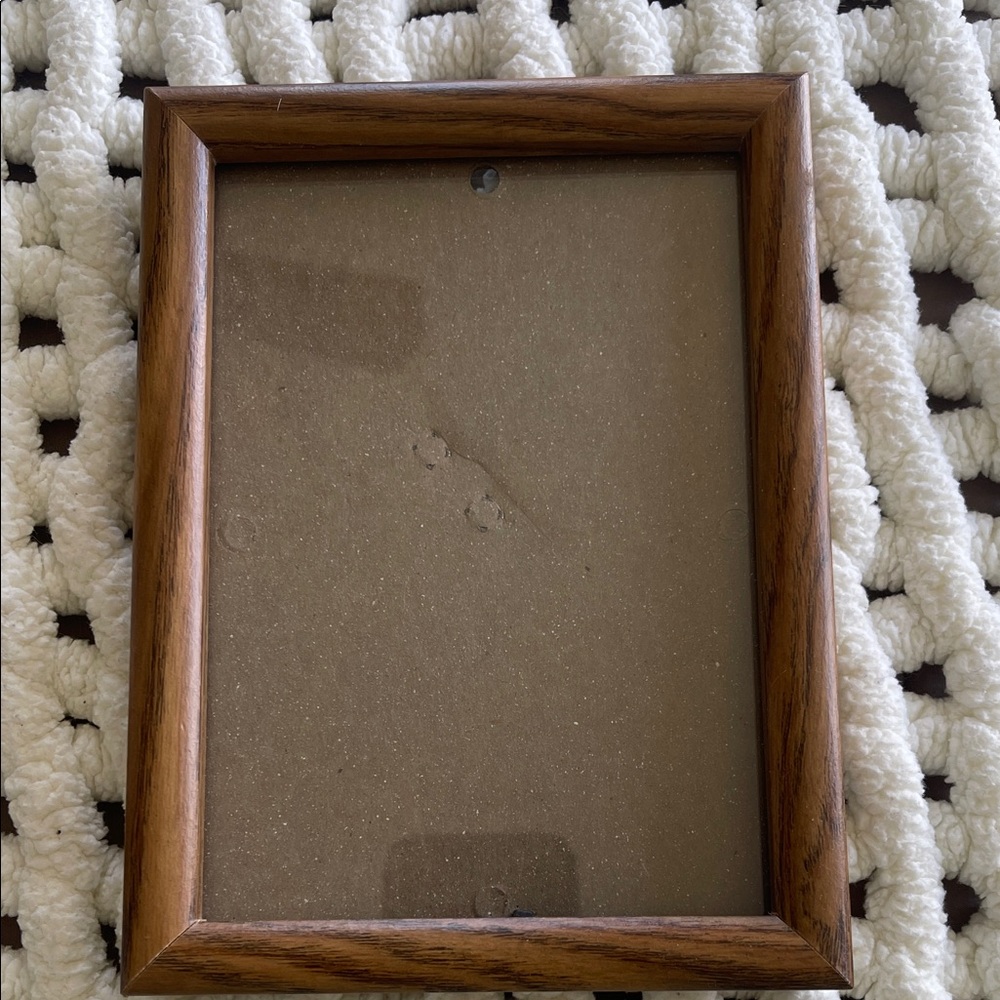 Inter craft Photo Frame in light oak, Vintage,Hang or stand. 5x7 in photo. EUC